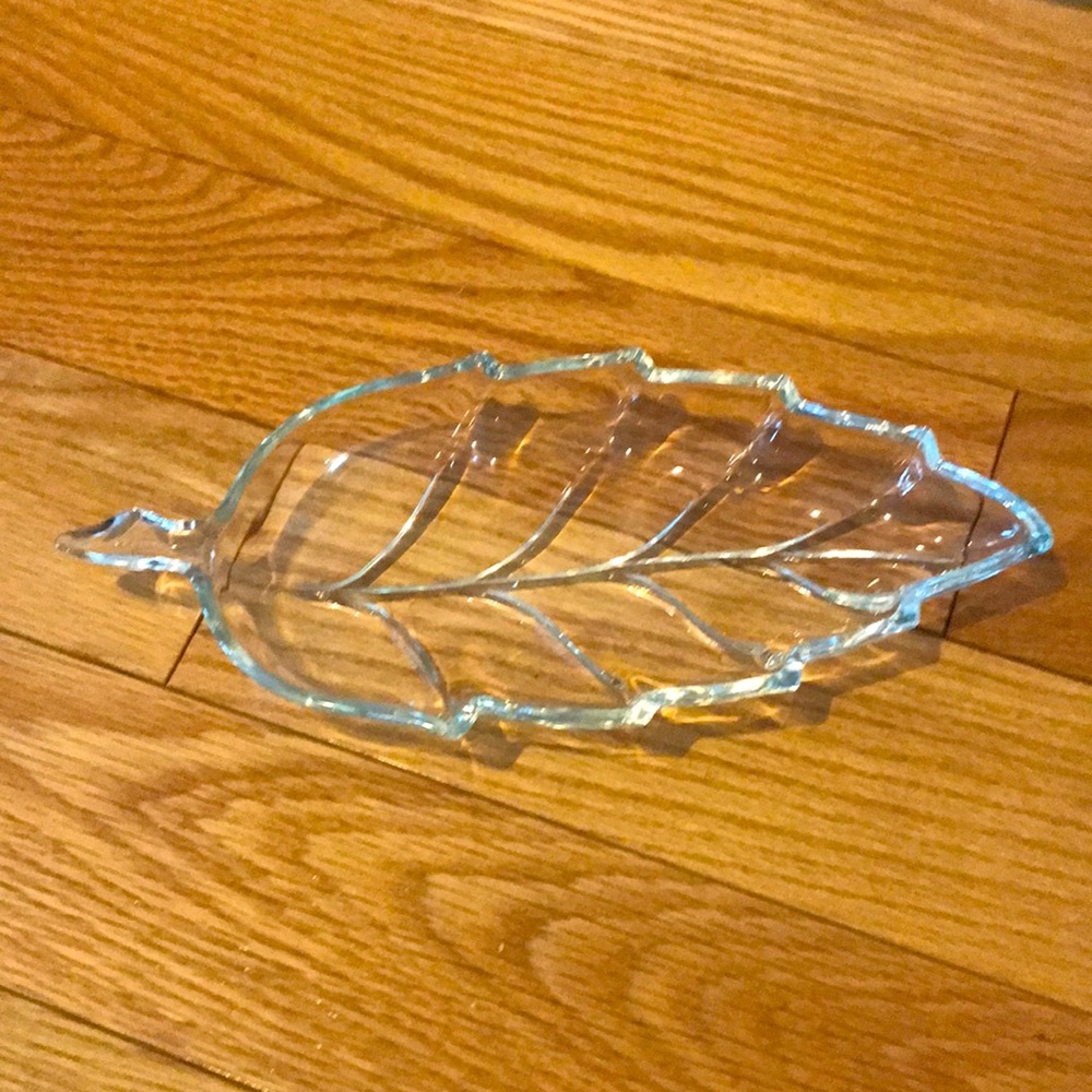 Hazel Atlas leaf shaped glass trinket dish